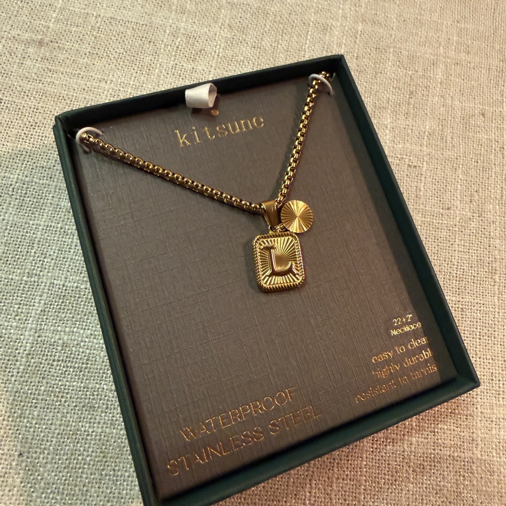 Kitsune‎ letter "L" initial durable everyday trending jewelry stainless goldtone